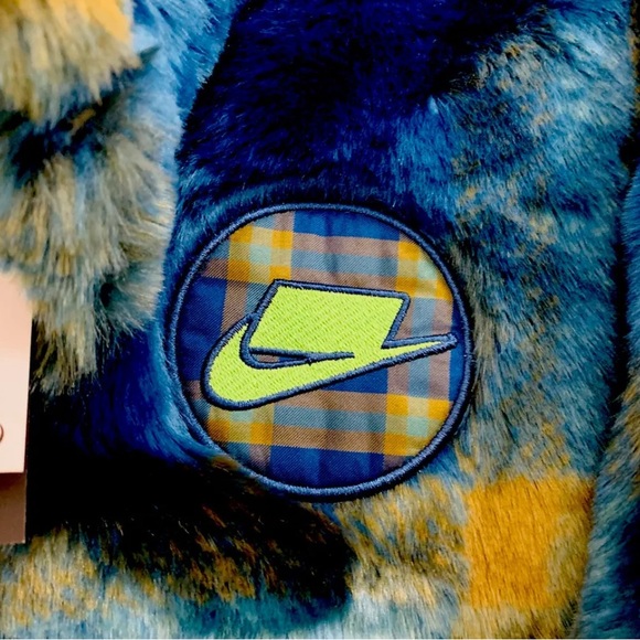 Nike Sportswear oversized faux fur plaid jacket DD4541-476 NWT size L - Picture 5 of 6